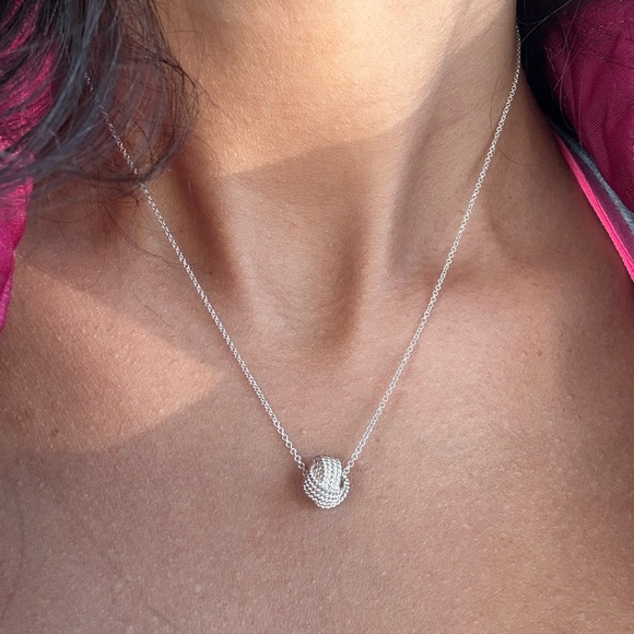 Elegant Silver Tiffany Twist
Knot Pendant necklace😍 - Picture 1 of 10